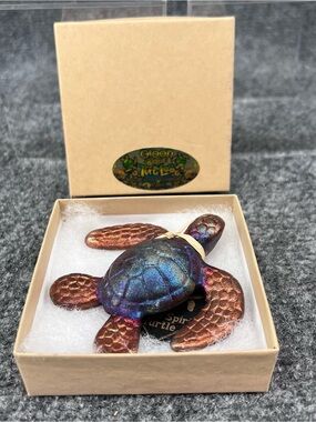 Raku Pottery Iridescent Hawaiian Sea Turtle Signed By Artist Ben Diller 3.75 Box